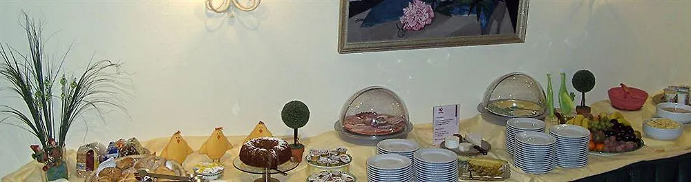 Hotel Roter Hahn - Bed & Breakfast ガルミッシュ・パルテンキルヒェン ドイツ