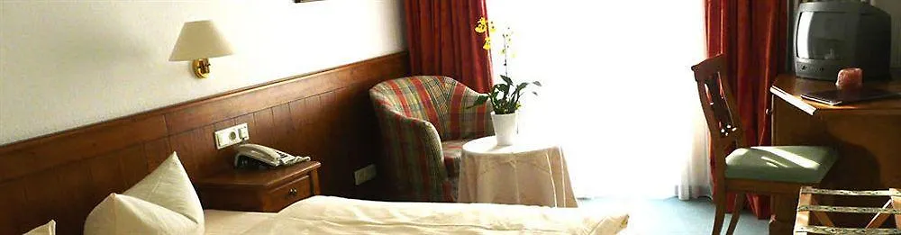 Hotel Roter Hahn - Bed & Breakfast Garmisch-Partenkirchen 3*,